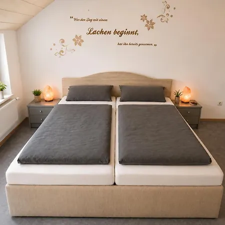 Schoene Helle Dachwohnung In Fuer 2-4 *