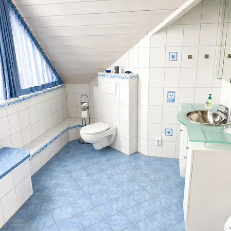 Schoene Helle Dachwohnung In Fuer 2-4 * Hohenfurch