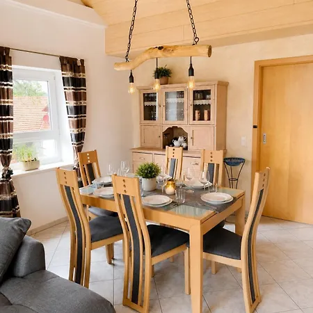 Schoene Helle Dachwohnung In Fuer 2-4 * Hohenfurch