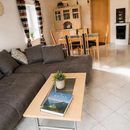 Schoene Helle Dachwohnung In Fuer 2-4 * Hohenfurch