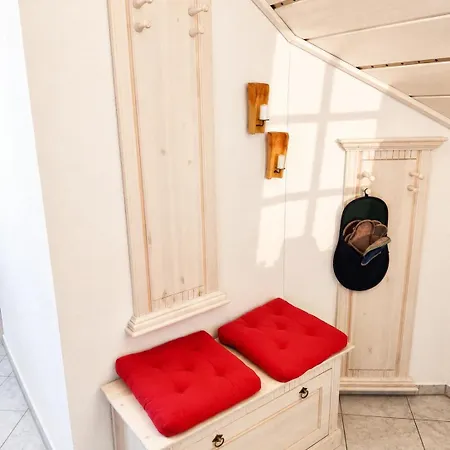 Schoene Helle Dachwohnung In Fuer 2-4 Hohenfurch