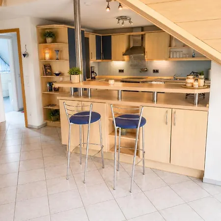 아파트 Schoene Helle Dachwohnung In Fuer 2-4 Hohenfurch