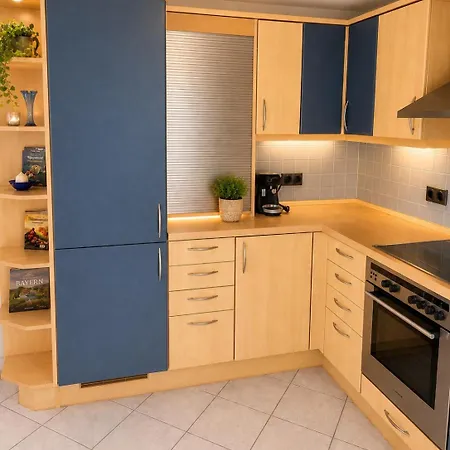 아파트 Schoene Helle Dachwohnung In Fuer 2-4 *