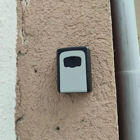 Schöne Helle Dachwohnung In Für 2-4 Apartamento *