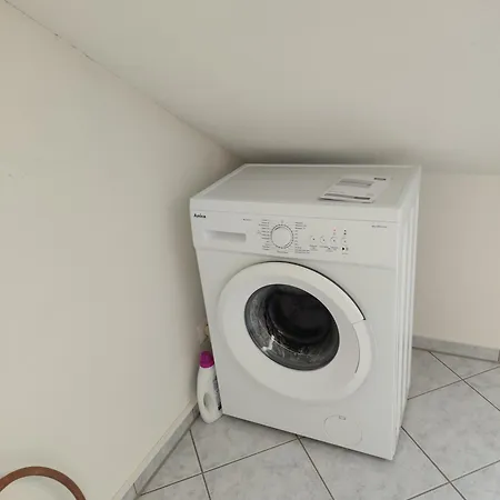 Schöne Helle Dachwohnung In Für 2-4 Apartamento